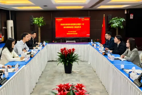 A delegation led by Yuyang County government officials paid a visit to Guolian Shares&rsquo; Liangyou Duoduo platform.