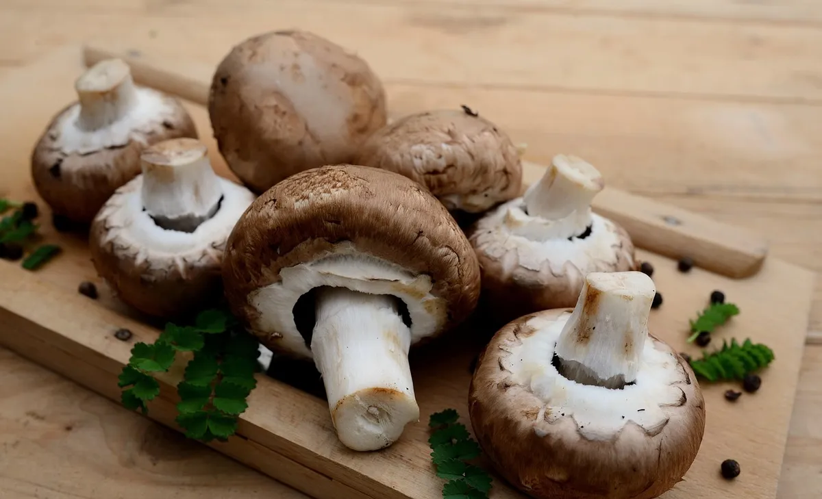 Vegetable - Fresh Mushrooms, Premium Quality Whole Mushrooms, Farm Fresh, Nutritious & Delicious, Ideal for Cooking, Stir-Fry, Soups, Salads & Daily Meals