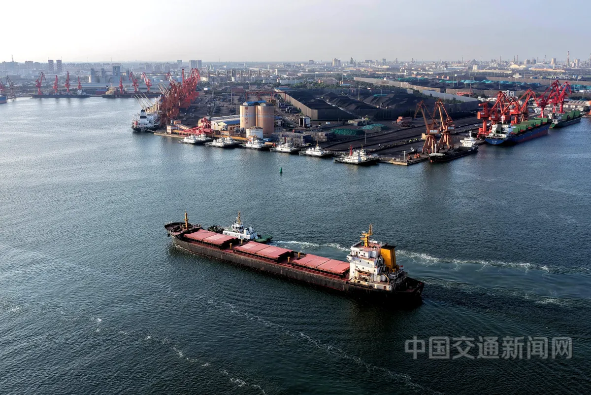 In the first half of the year, Tangshan Port completed a cargo throughput of 0.446 billion tons.