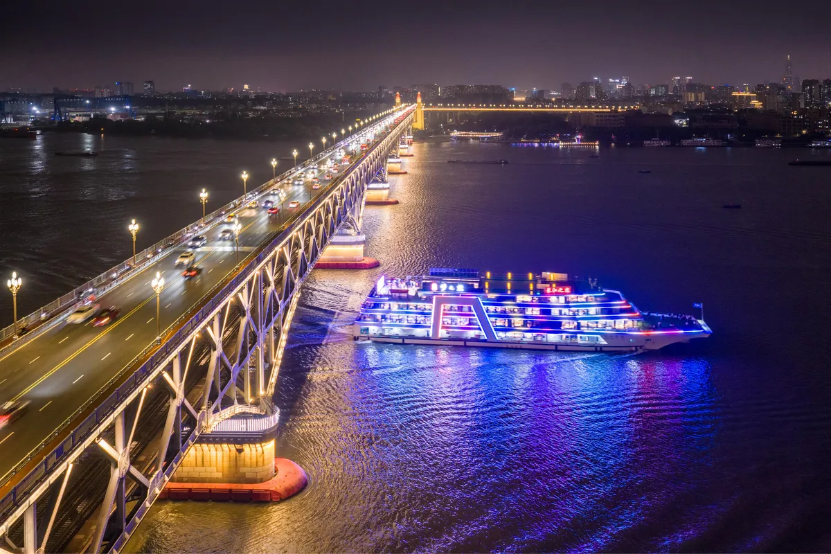 The Nanjing Riverside Cruise welcomes its 3,000th voyage.