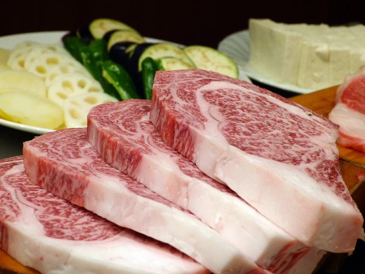 Meat beef Premium Grass-Fed Beef, Fresh & Tender Meat with No Hormones, Suitable for Grilling, Stewing & Catering